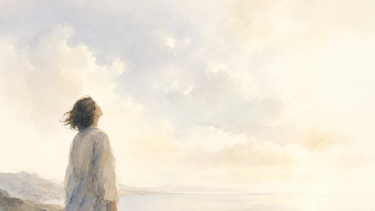 一人站在海岸高处仰望明亮云层